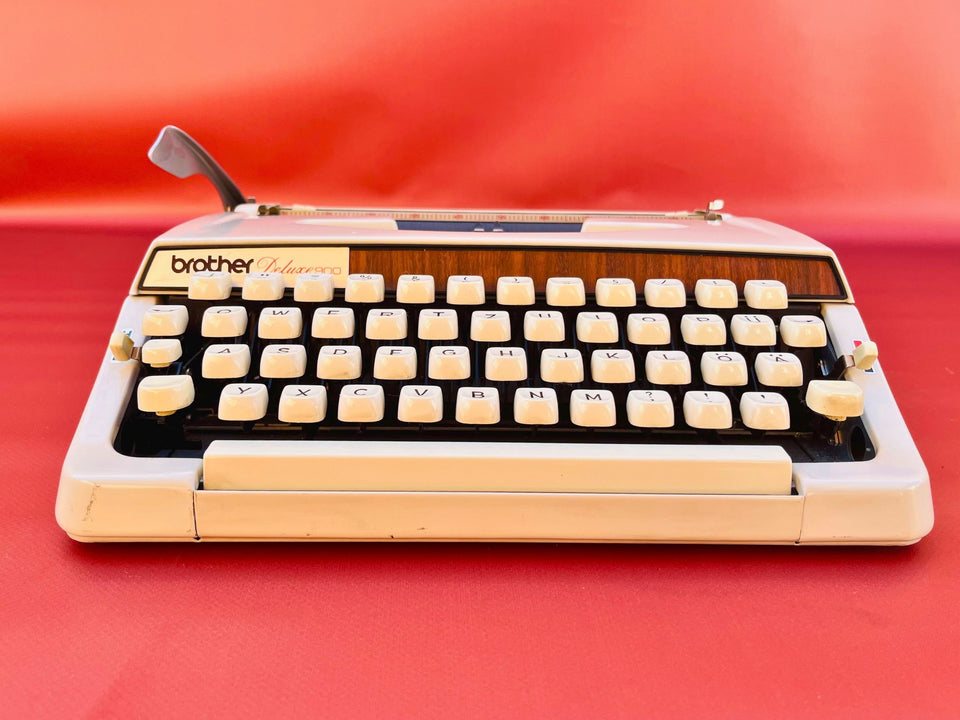 Working Typewriter Brother Deluxe 900 Mint Condition With Case