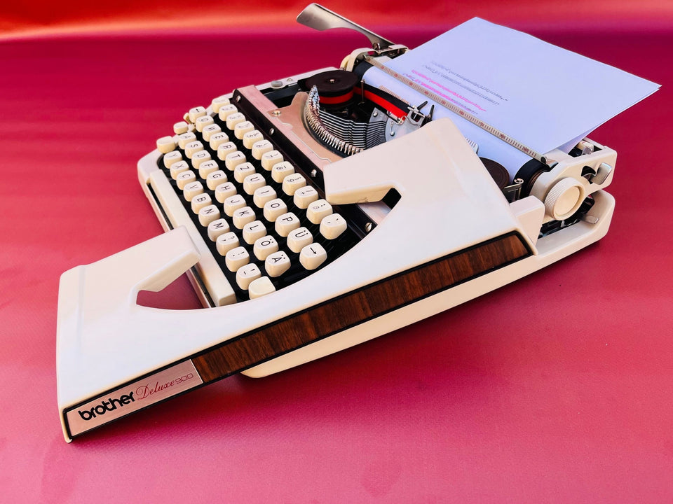 Working Typewriter Brother Deluxe 900 Mint Condition With Case