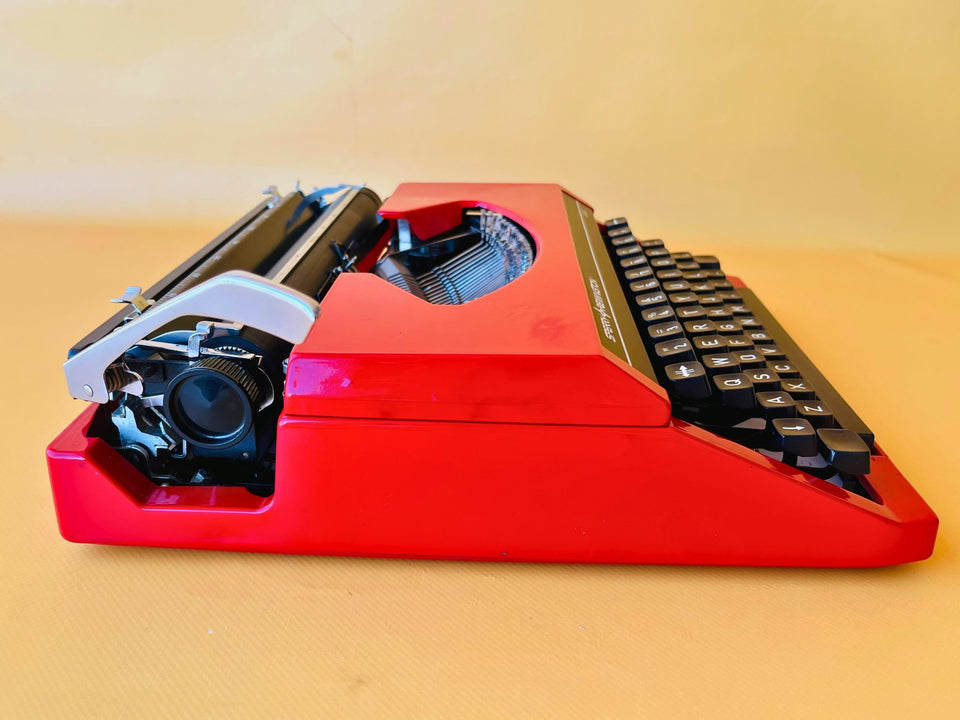 Working Typewriter Sperry Remington Idool Red Dutch Qwerty With Case