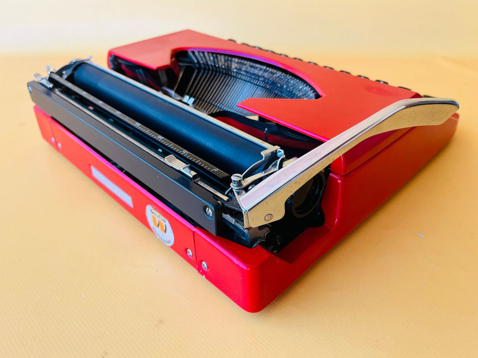 Working Typewriter Sperry Remington Idool Red Dutch Qwerty With Case