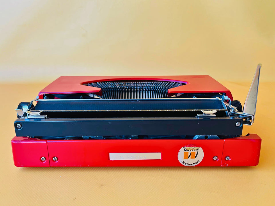 Working Typewriter Sperry Remington Idool Red Dutch Qwerty With Case