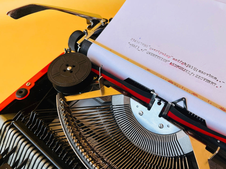 Working Typewriter Sperry Remington Idool Red Dutch Qwerty With Case