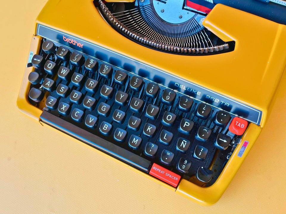Working Typewriter Brother Deluxe 262TR Orange Spanish Qwerty