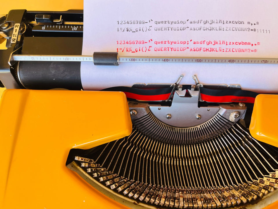 Brother Deluxe 262TR typesample sheet typed in black and red