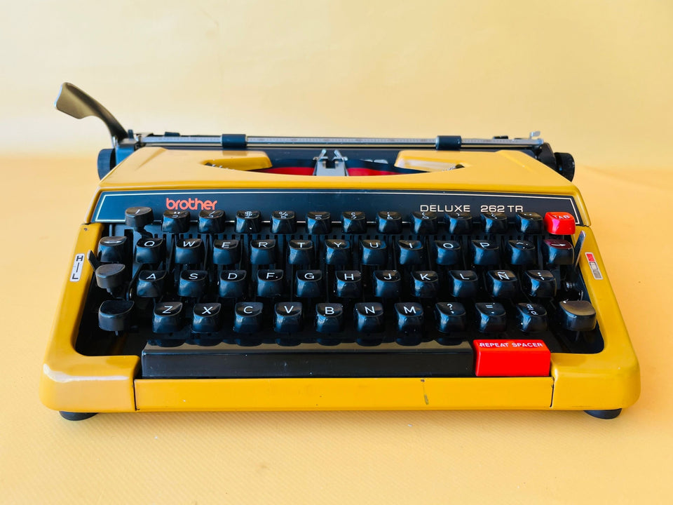 Working Typewriter Brother Deluxe 262TR Orange Spanish Qwerty