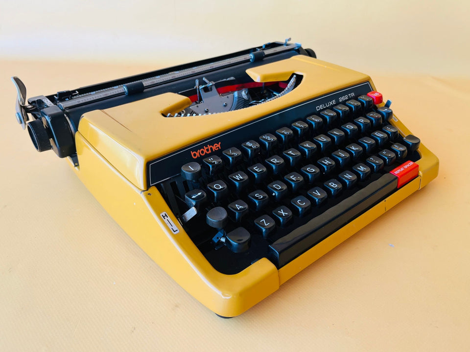 Working Typewriter Brother Deluxe 262TR Orange Spanish Qwerty