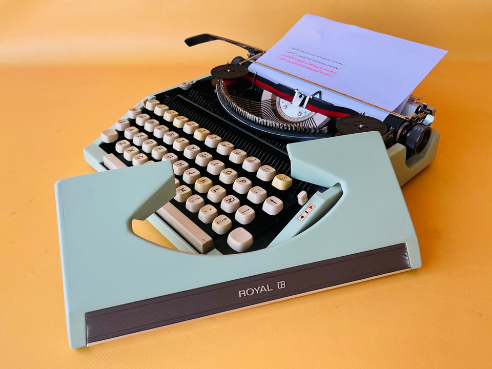 Working Typewriter Royal 200 Cyan Custom Painted Spanish Qwerty