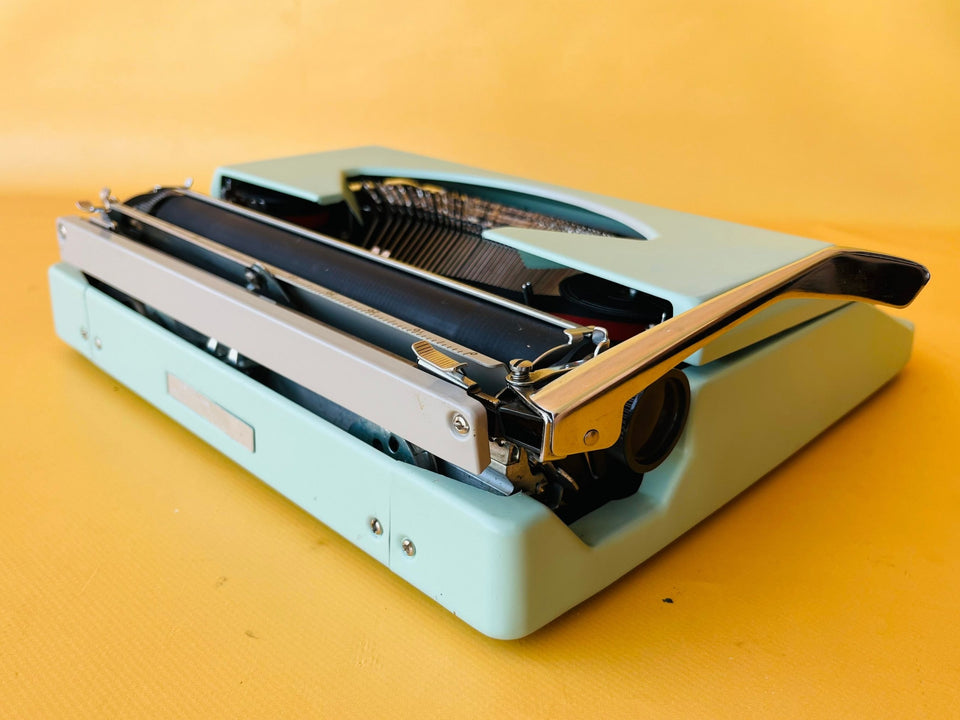 Working Typewriter Royal 200 Cyan Custom Painted Spanish Qwerty