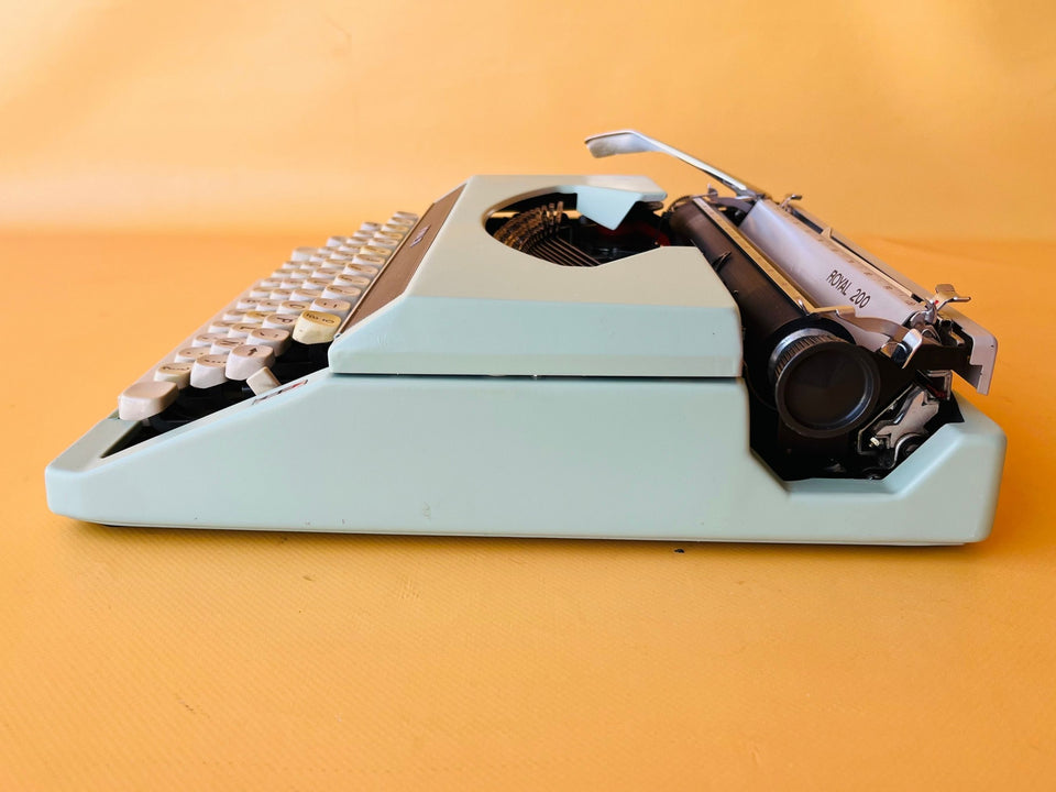 Working Typewriter Royal 200 Cyan Custom Painted Spanish Qwerty