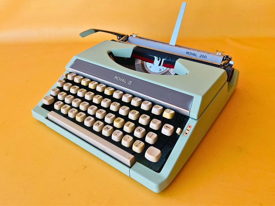 Working typewriter Royal 200 custom cyan main view with matching case