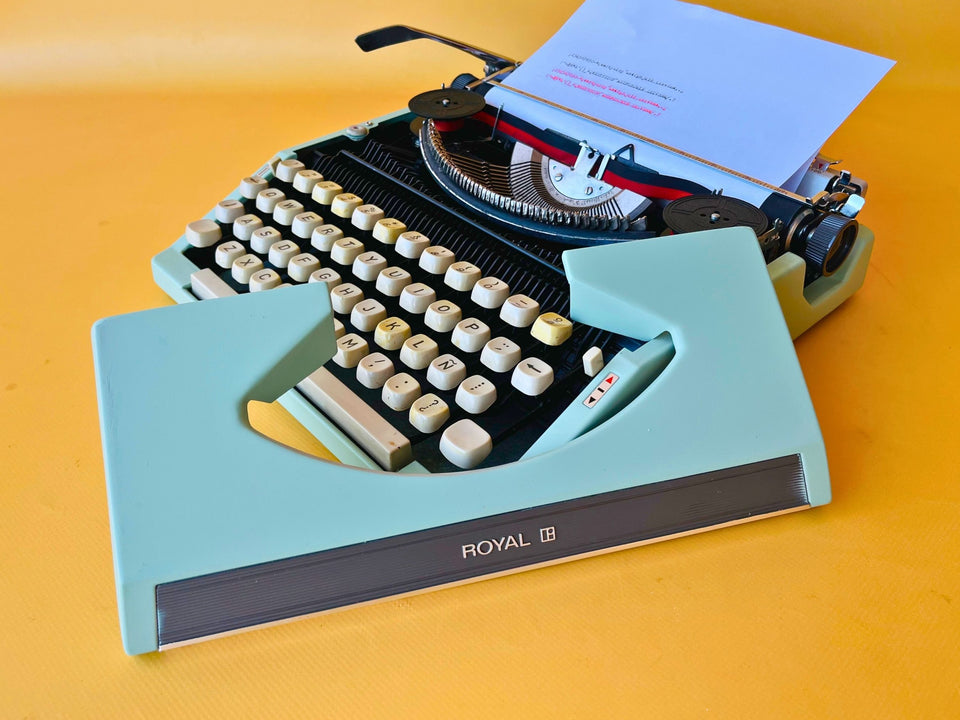Working Typewriter Royal 200 Cyan Custom Painted Spanish Qwerty