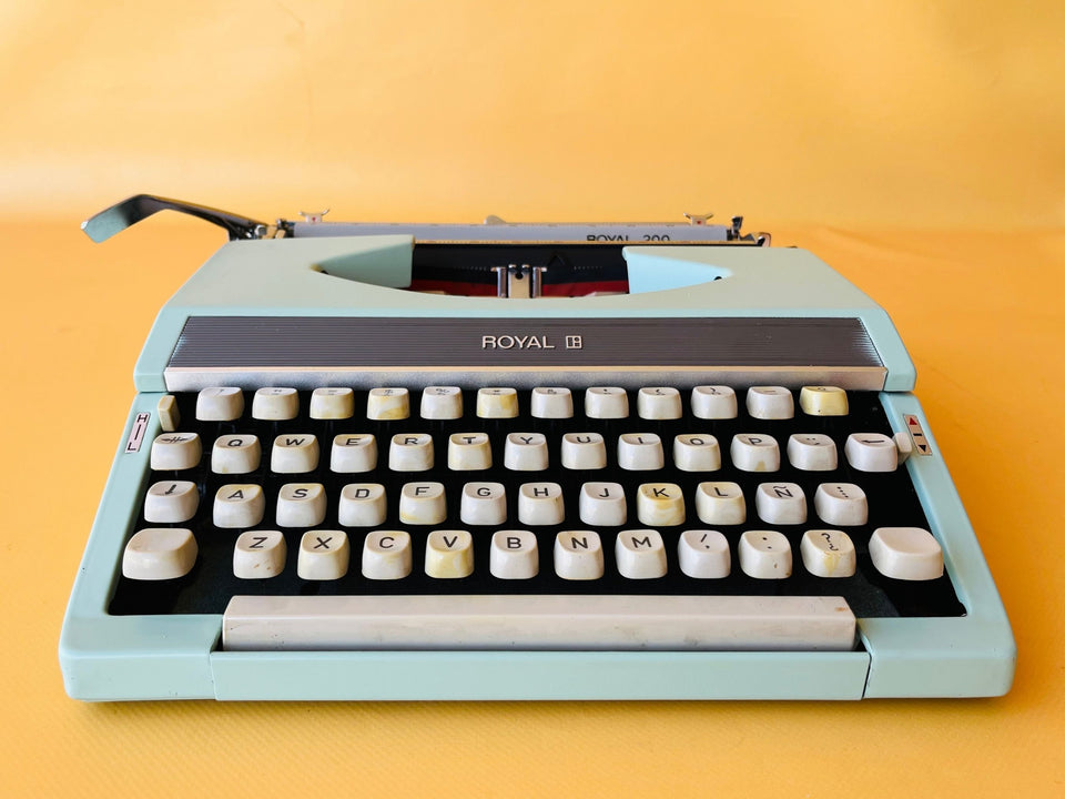 Working Typewriter Royal 200 Cyan Custom Painted Spanish Qwerty