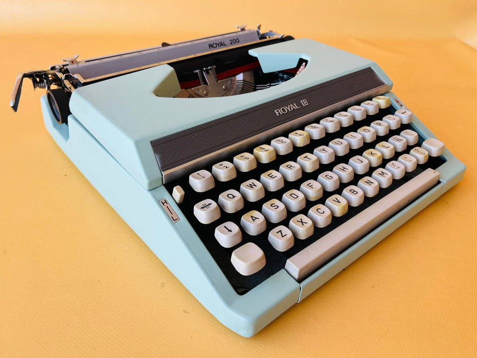 Working Typewriter Royal 200 Cyan Custom Painted Spanish Qwerty