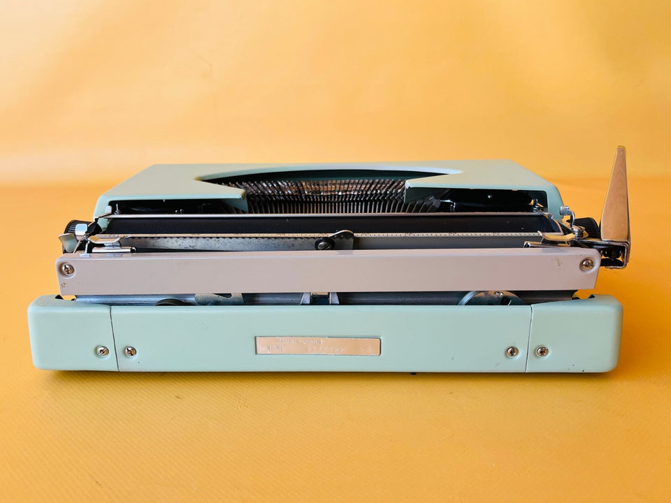 Working Typewriter Royal 200 Cyan Custom Painted Spanish Qwerty