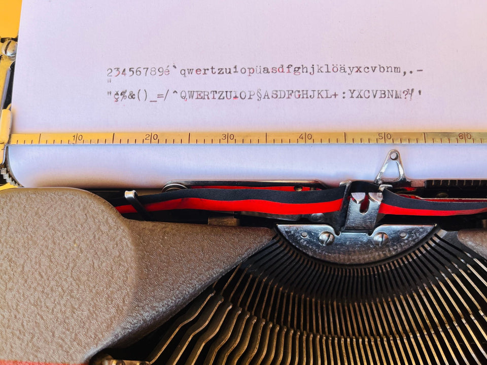 Hermes Baby typesample sheet typed in black ink