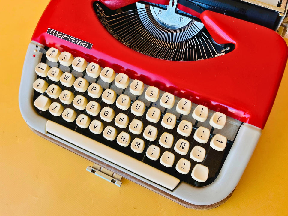 Working Typewriter Maritsa 11 Red Custom Painted Spanish Qwerty