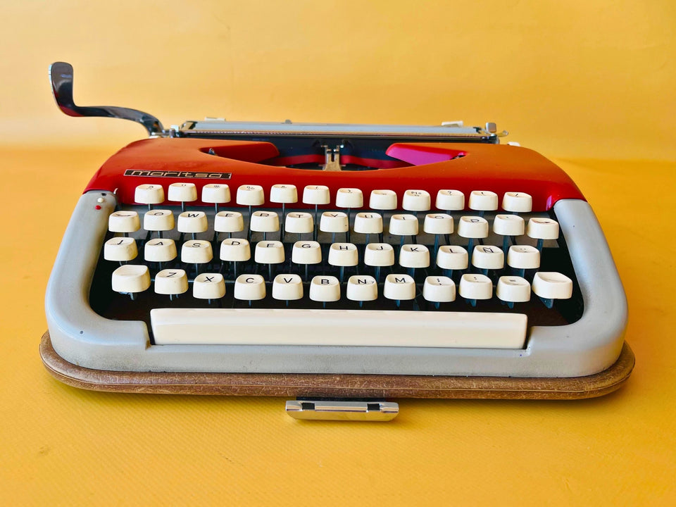 Working Typewriter Maritsa 11 Red Custom Painted Spanish Qwerty