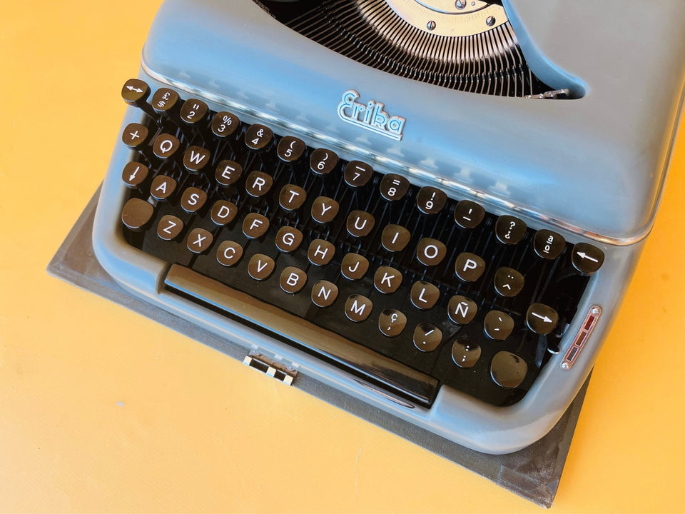 Working Typewriter Erika Model 10 Mint Condition With Case