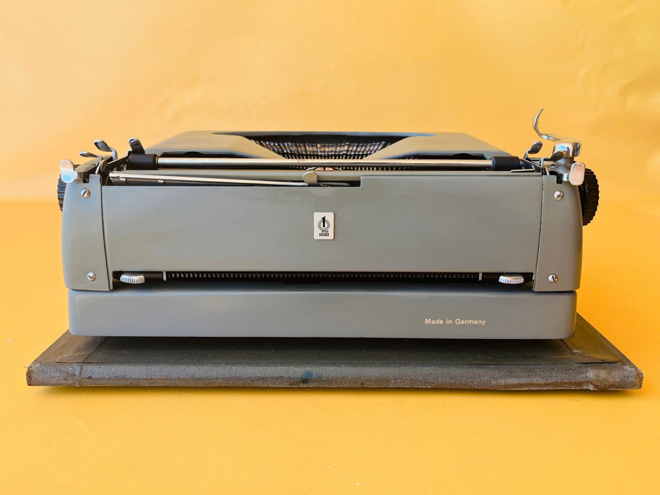 Working Typewriter Erika Model 10 Mint Condition With Case