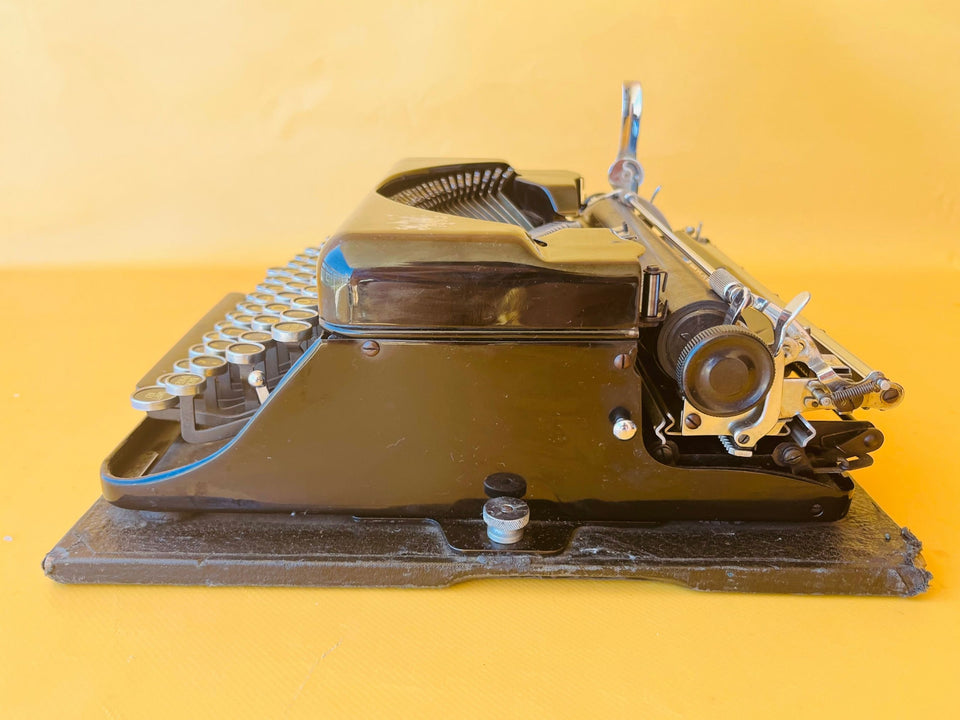 Working Typewriter Imperial Good Companion Model T With Case