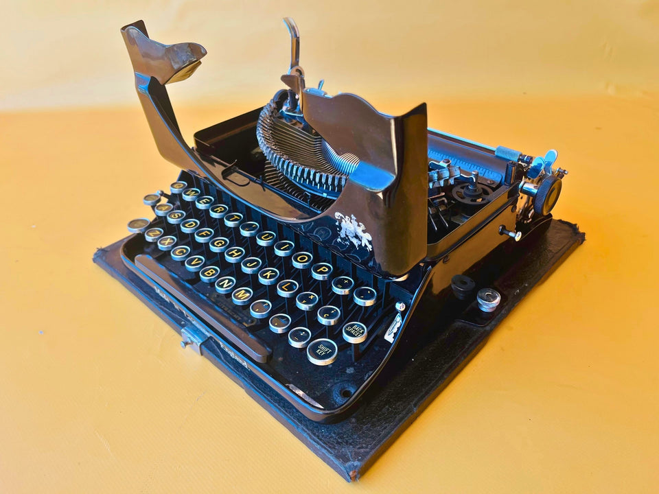 Working Typewriter Imperial Good Companion Model T With Case