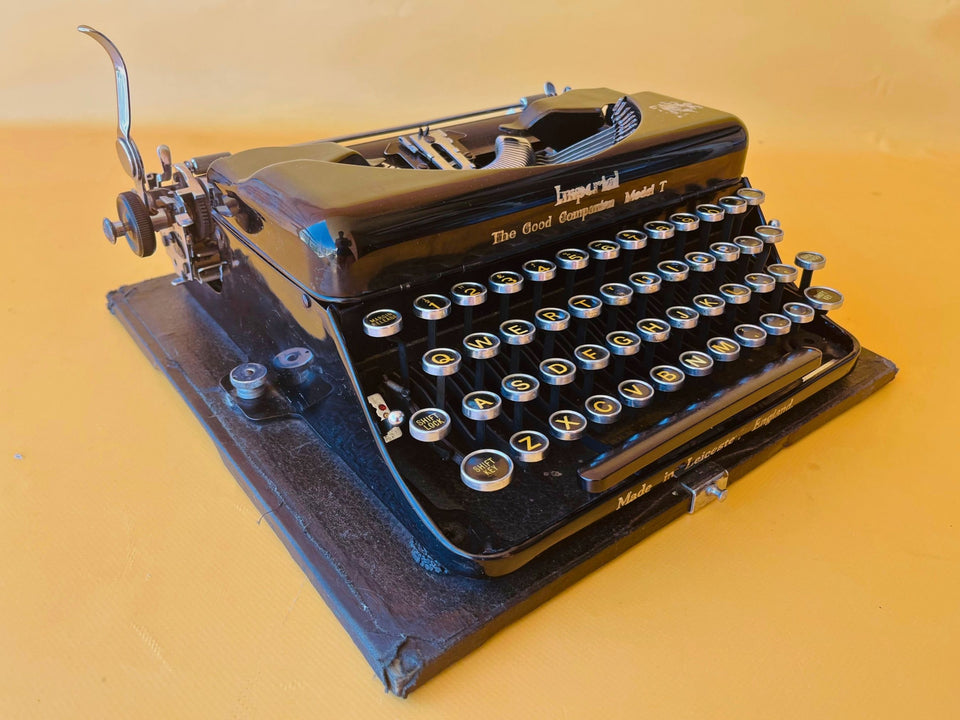 Working Typewriter Imperial Good Companion Model T With Case