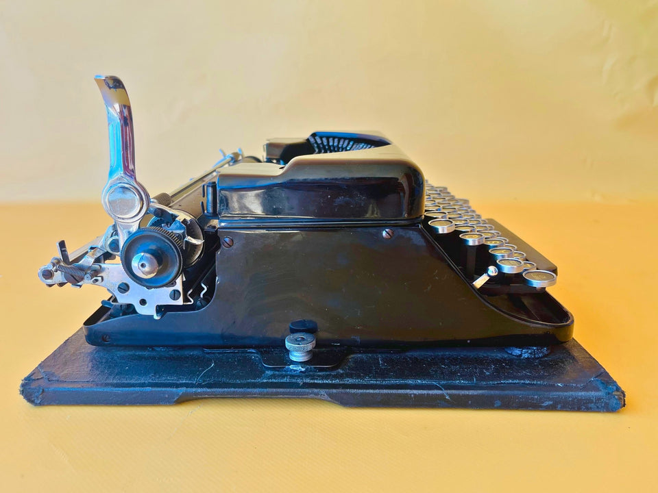 Working Typewriter Imperial Good Companion Model T With Case