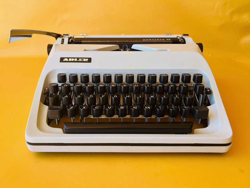 Working Typewriter Adler Gabriele 25 With Case Dutch Qwerty