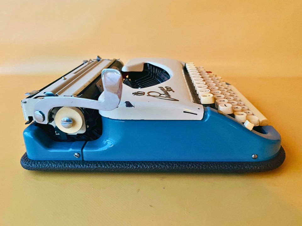 Working Typewriter Princess 300 Blue With Leather Case QWERTY (Copy)
