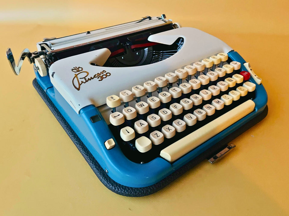 Working Typewriter Princess 300 Blue With Leather Case QWERTY (Copy)