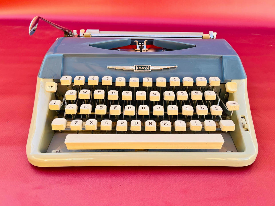 Working Typewriter Amaya Deluxe Blue With Case