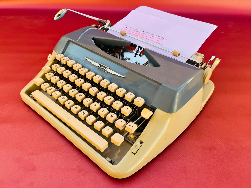 Working Typewriter Amaya Deluxe Blue With Case