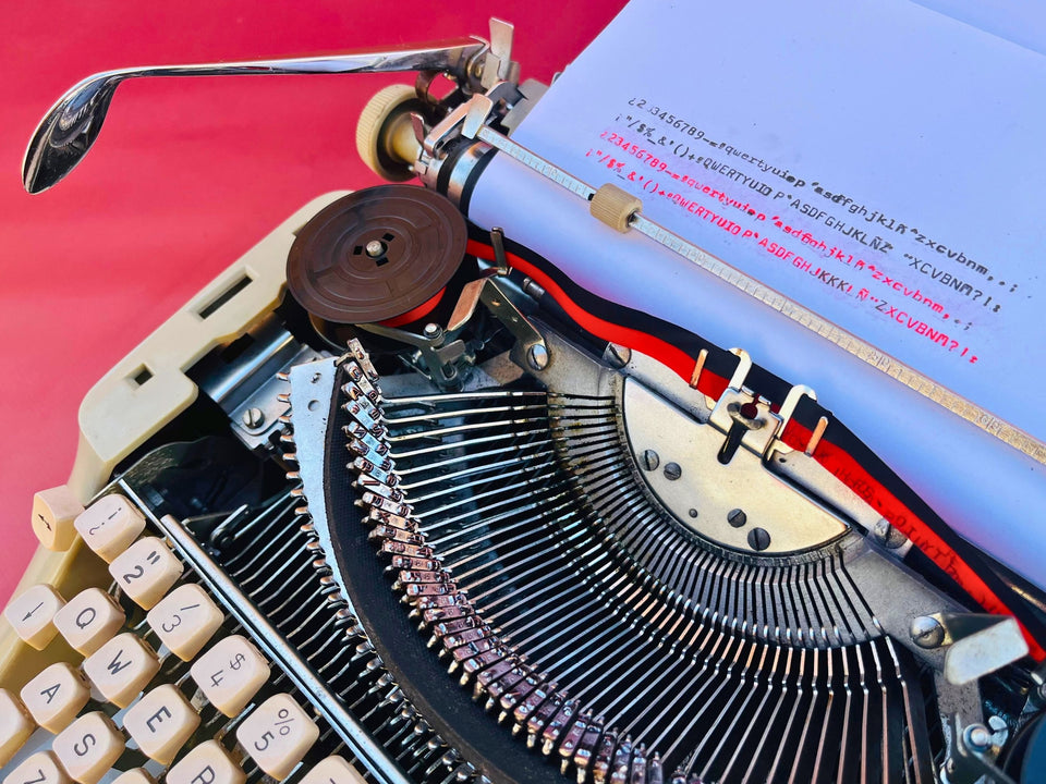Working Typewriter Amaya Deluxe Blue With Case