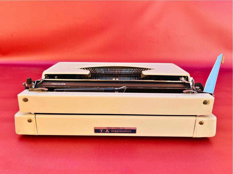 Working Typewriter Triumph Tessy White Ultra-Portable
