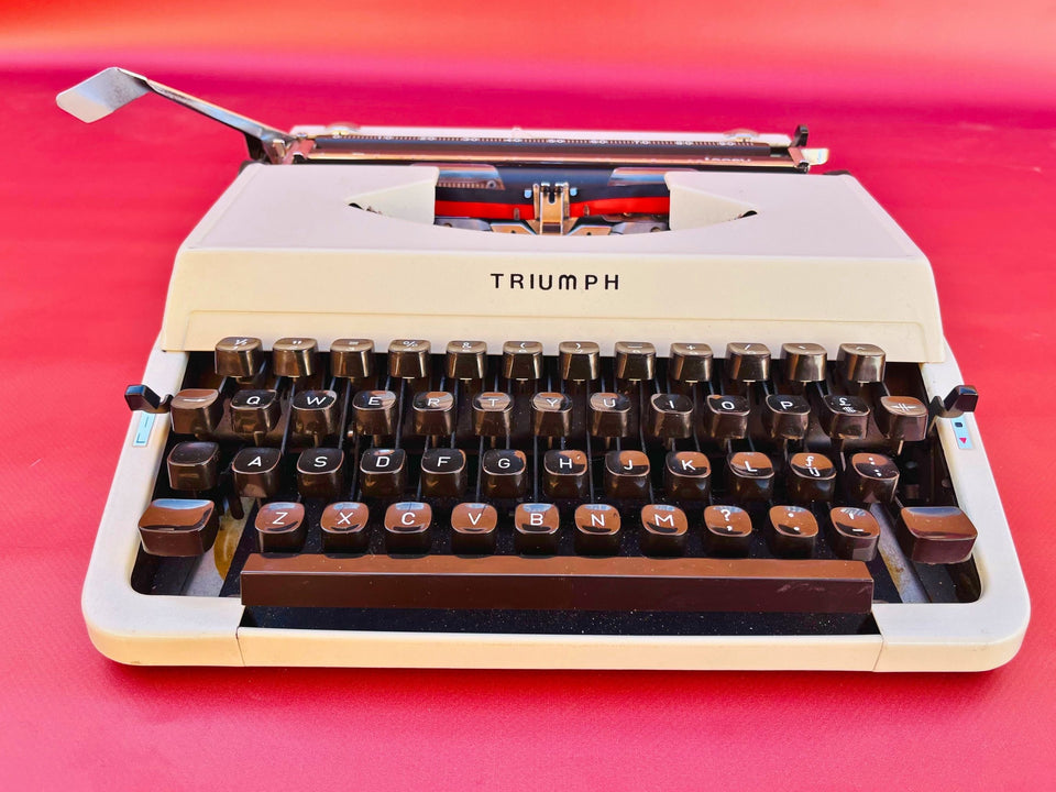 Working Typewriter Triumph Tessy White Ultra-Portable