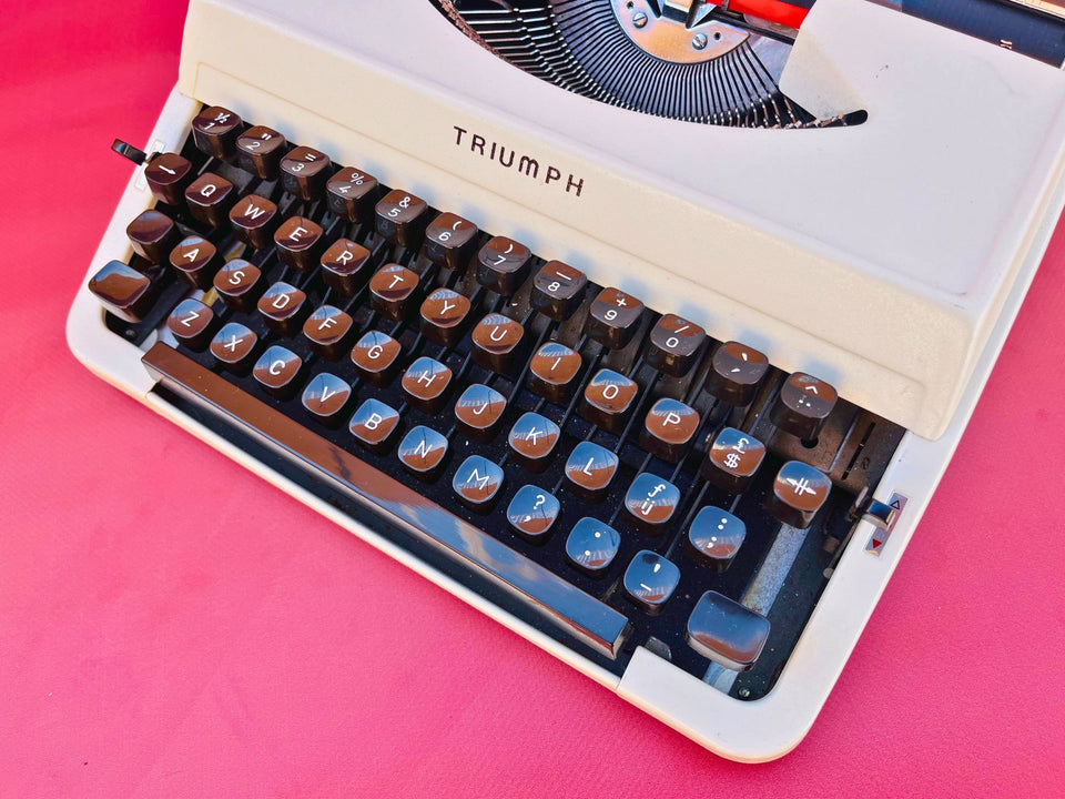 Working Typewriter Triumph Tessy White Ultra-Portable