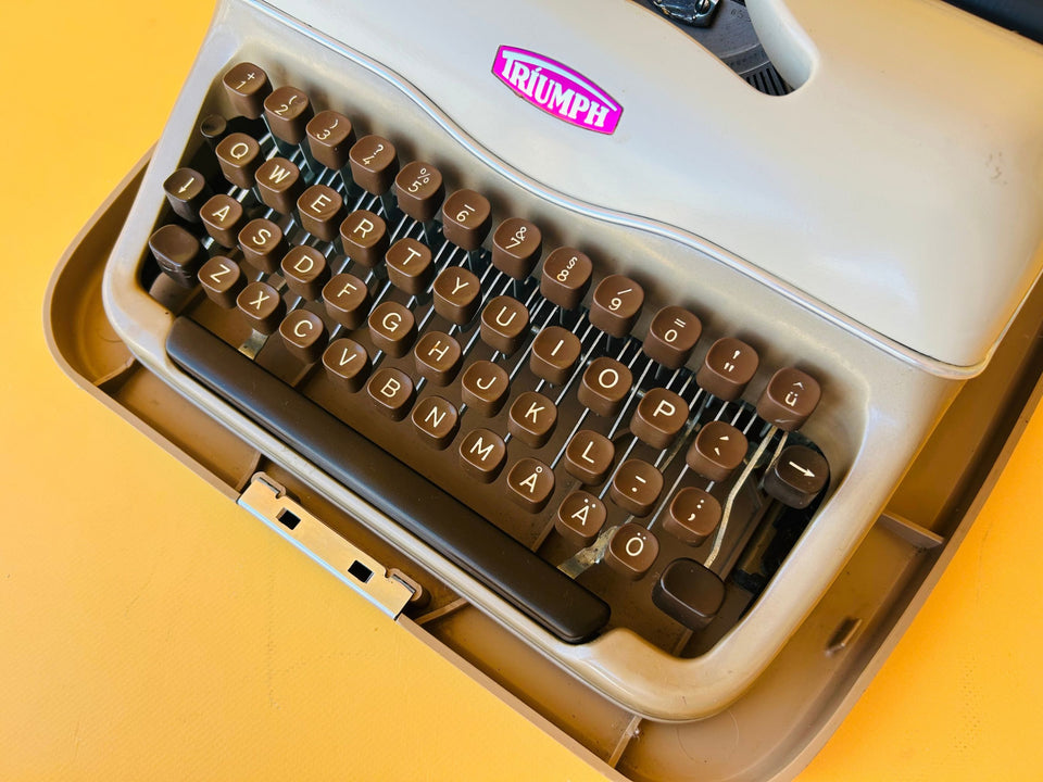 Working Typewriter Triumph Norm 1958 German With Case