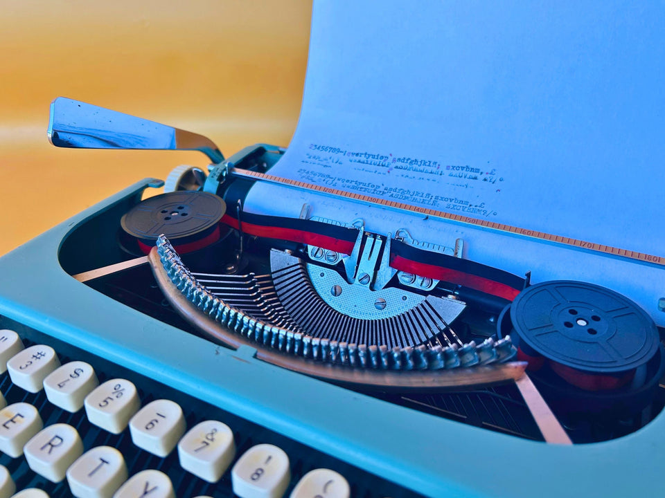 Working Typewriter Singer T4 Scholastic Blue Spanish QWERTY