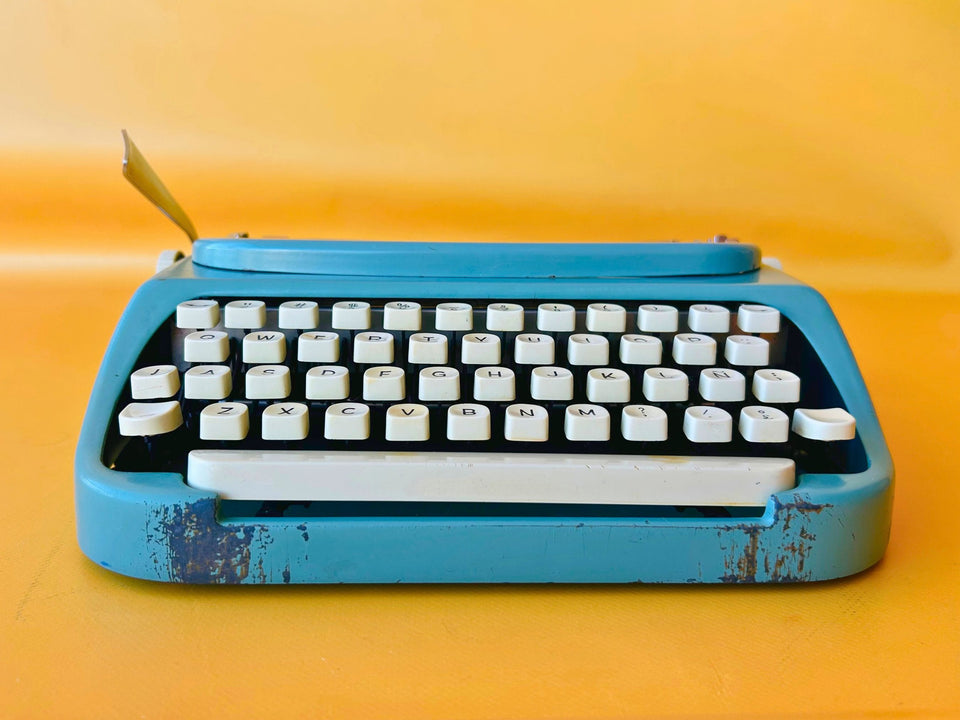 Working Typewriter Singer T4 Scholastic Blue Spanish QWERTY