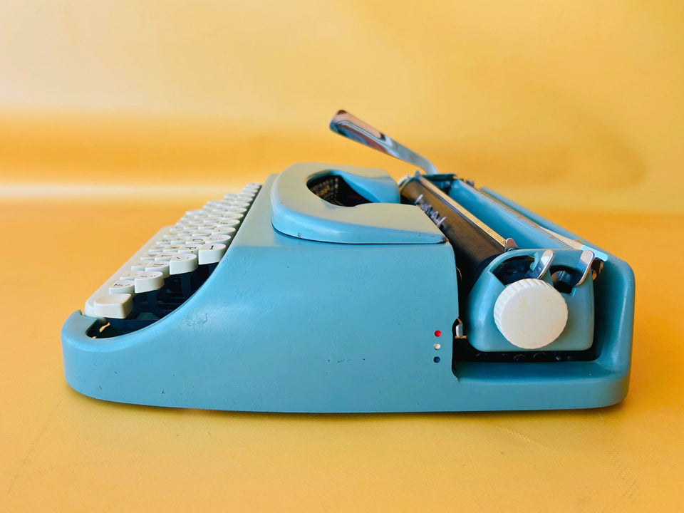 Working Typewriter Singer T4 Scholastic Blue Spanish QWERTY