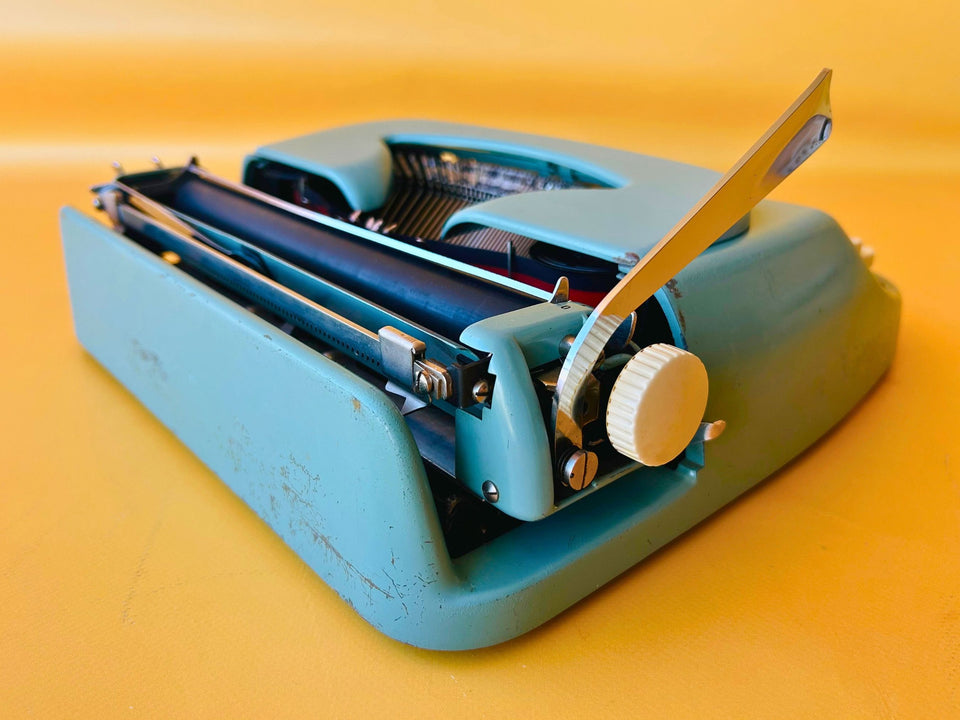 Working Typewriter Singer T4 Scholastic Blue Spanish QWERTY