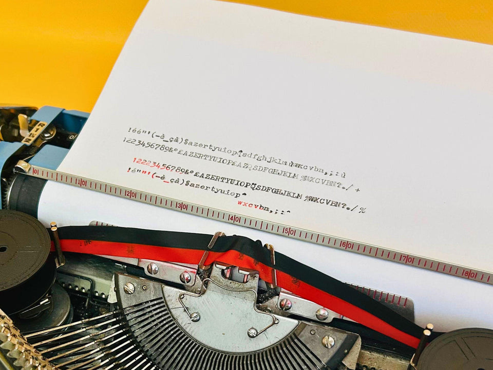 Nagomatic 400 typing sample AZERTY typeface blue typewriter