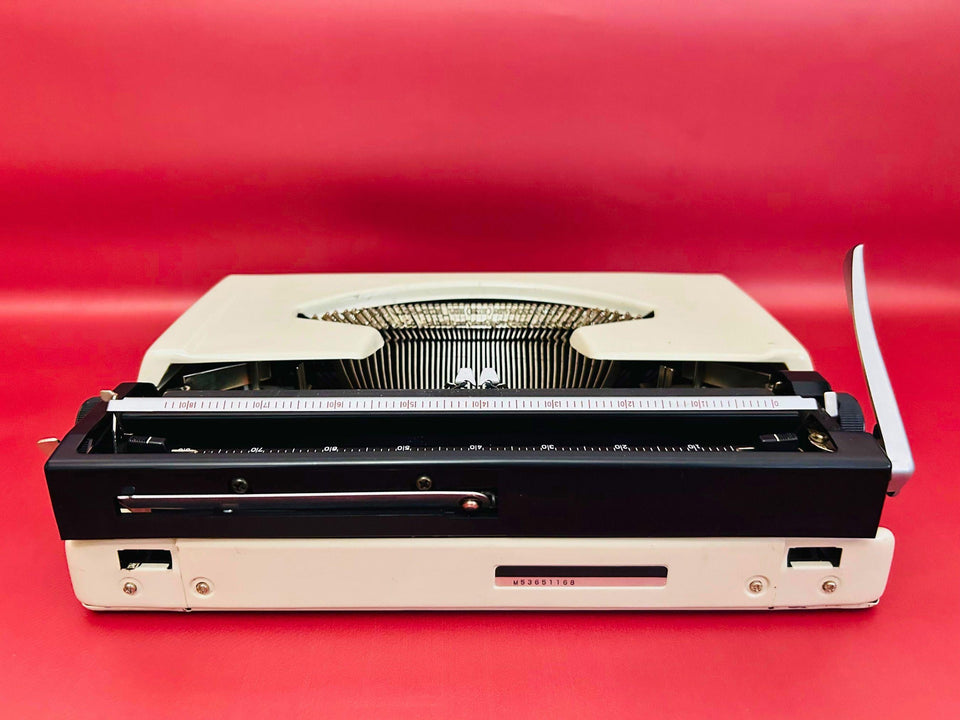 MOffice Deluxe 1300 Typewriter – 1970s White Manual Typewriter with Case