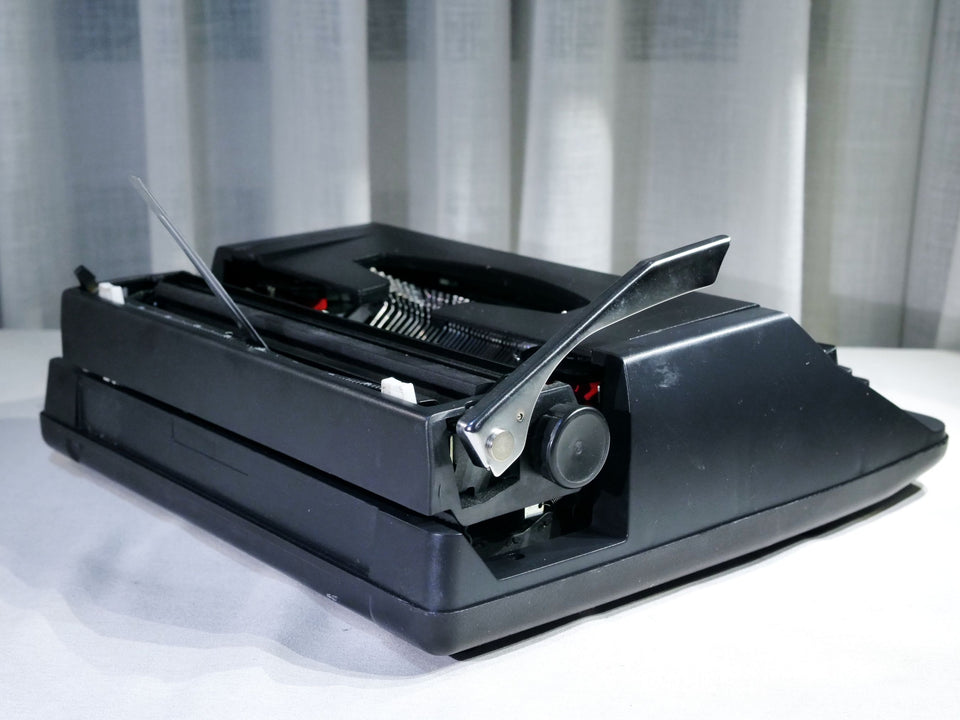 Olivetti MS 25 Premier Plus – Sleek Black – Modernist Manual