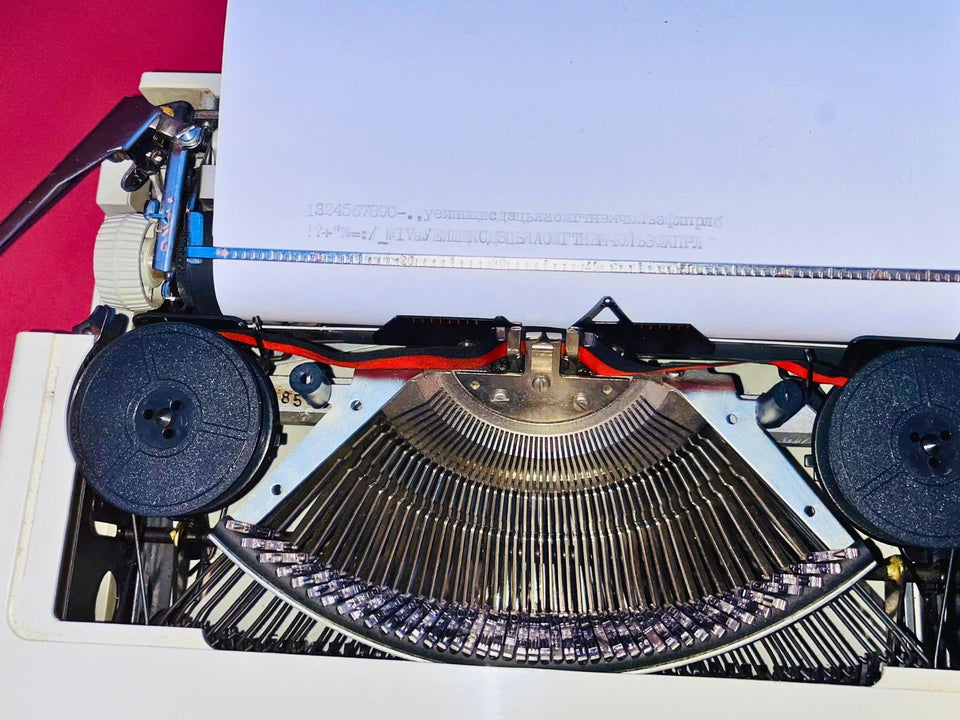 Working Typewriter Olivetti Maritsa Lux Bulgarian Cyrillic with Case