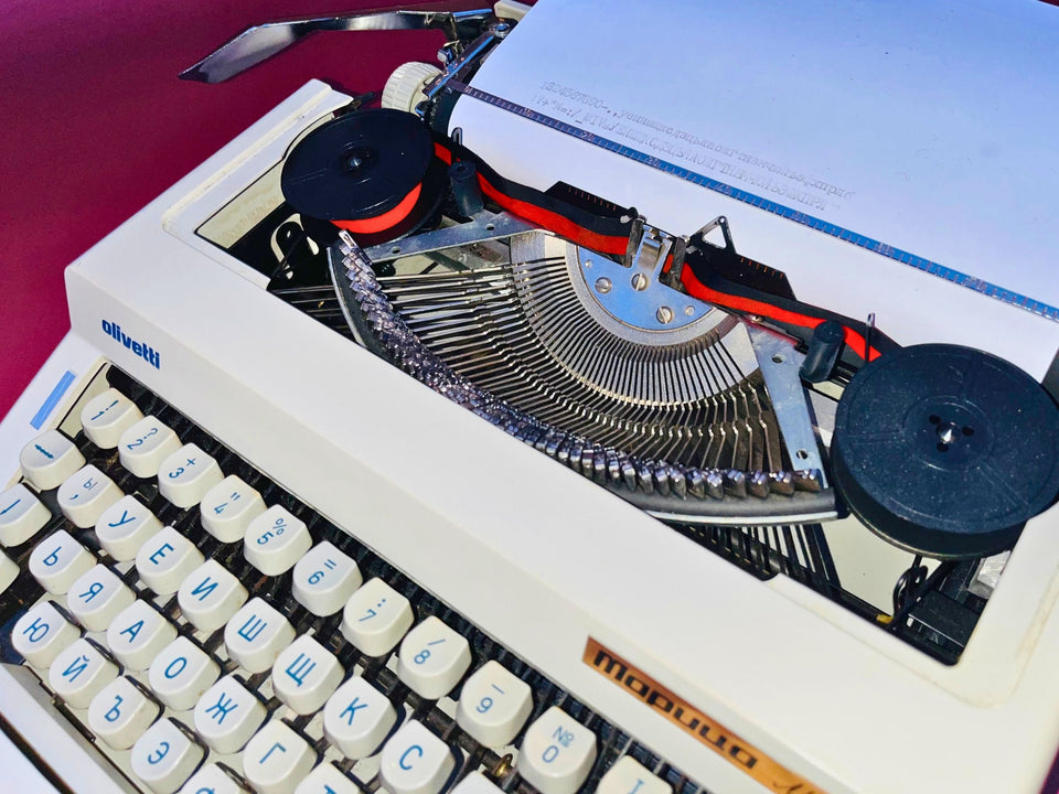 Working Typewriter Olivetti Maritsa Lux Bulgarian Cyrillic with Case