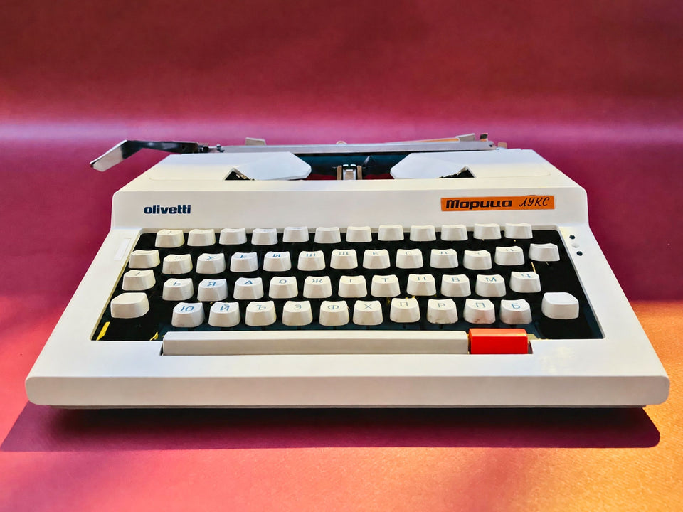 Working Typewriter Olivetti Maritsa Lux Bulgarian Cyrillic with Case
