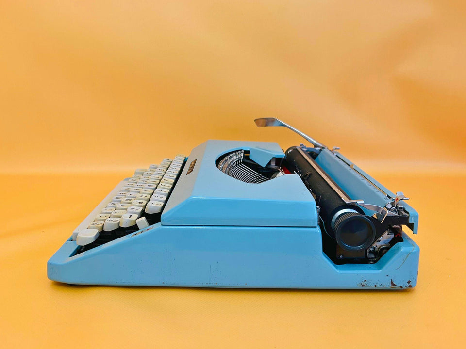 Imperial 200 Portable Typewriter - Working 1970s Manual - Blue with Case