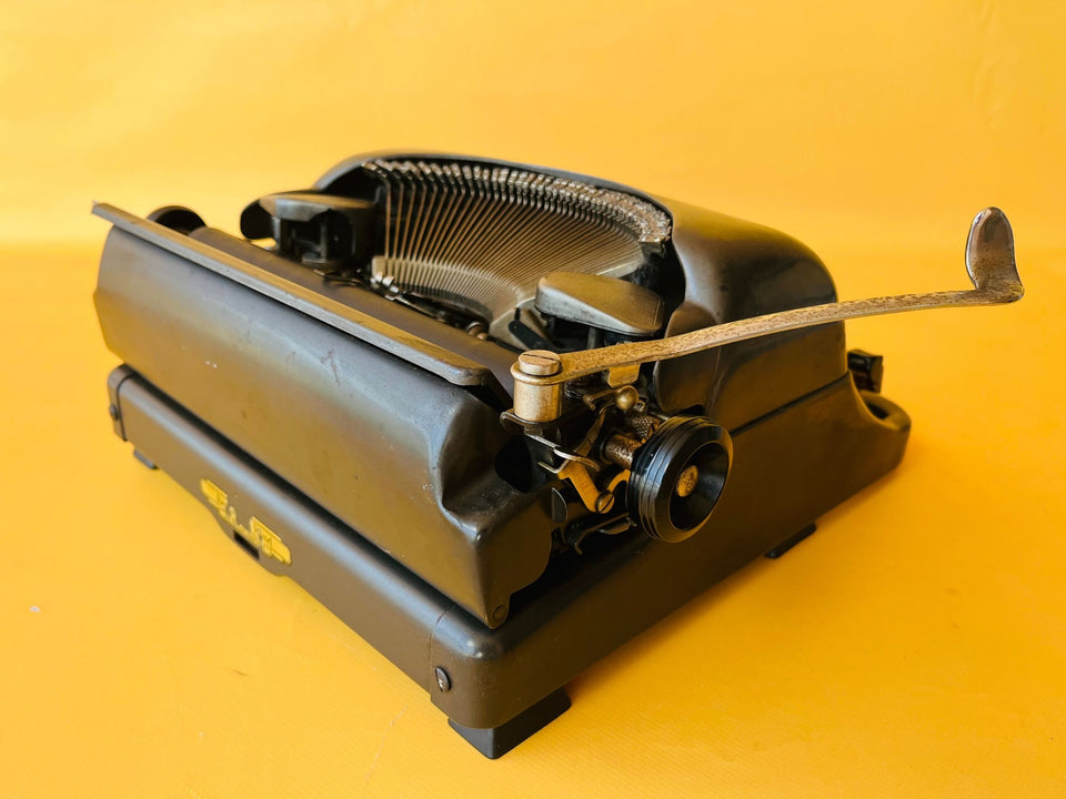 Working Typewriter Remington Rand Deluxe Model 5 Spanish QWERTY 1949