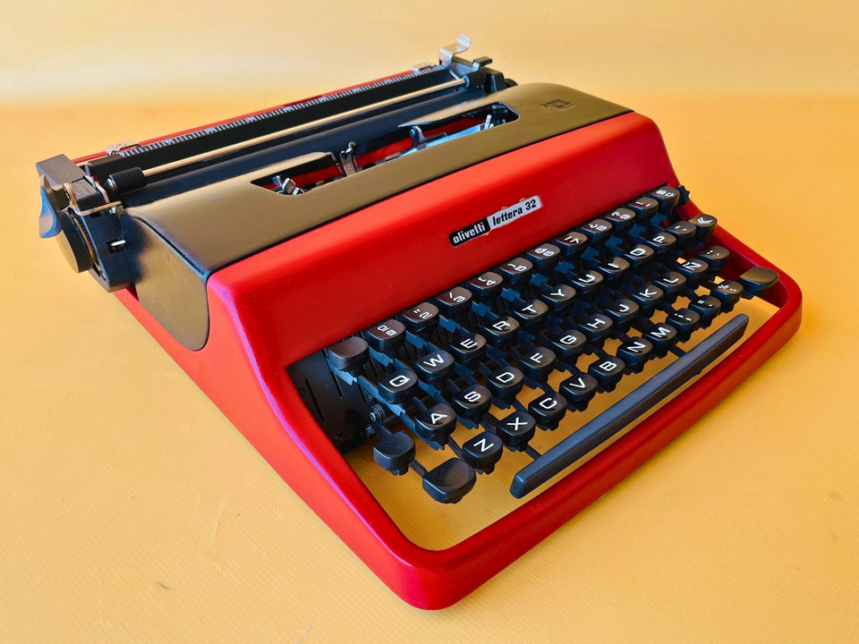 Working Typewriter Olivetti Lettera 32 Custom Painted Red and Black